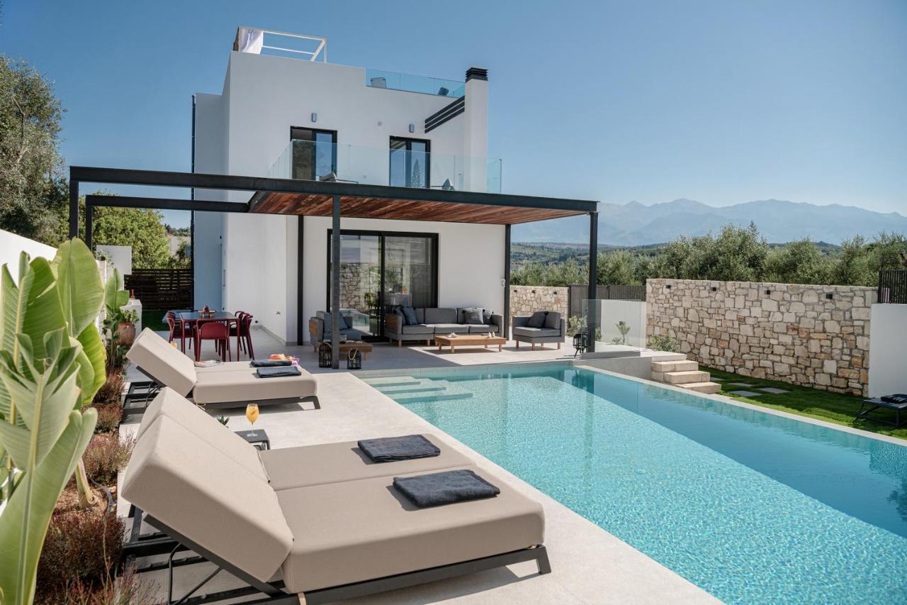 Avrilia Seaside Heated Pool Almirida